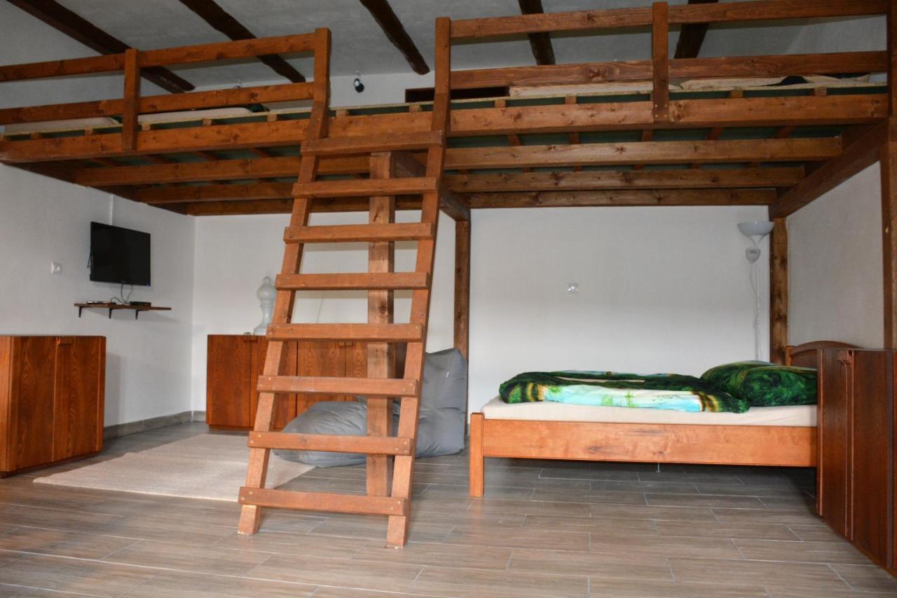 Appartement Na koňské farmě à Malecov Extérieur photo