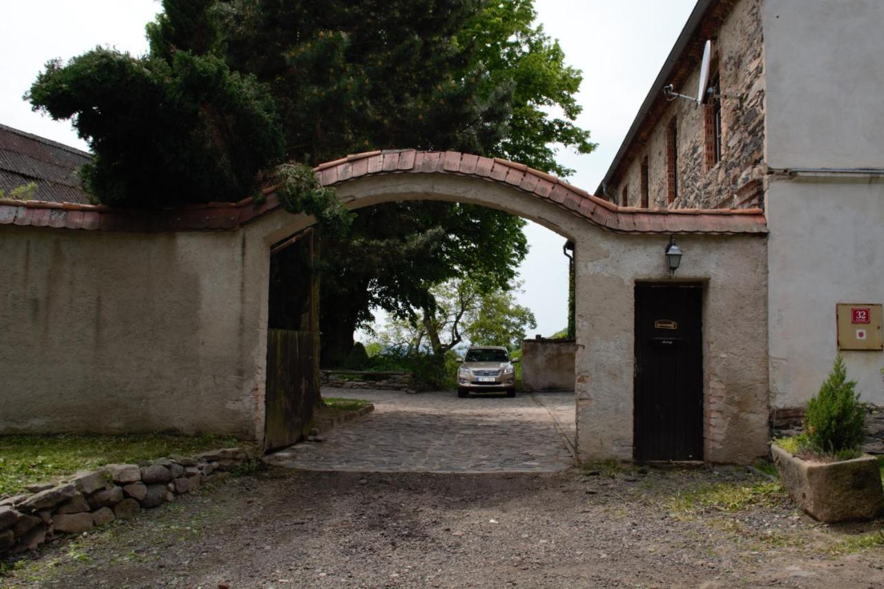 Appartement Na koňské farmě à Malecov Extérieur photo