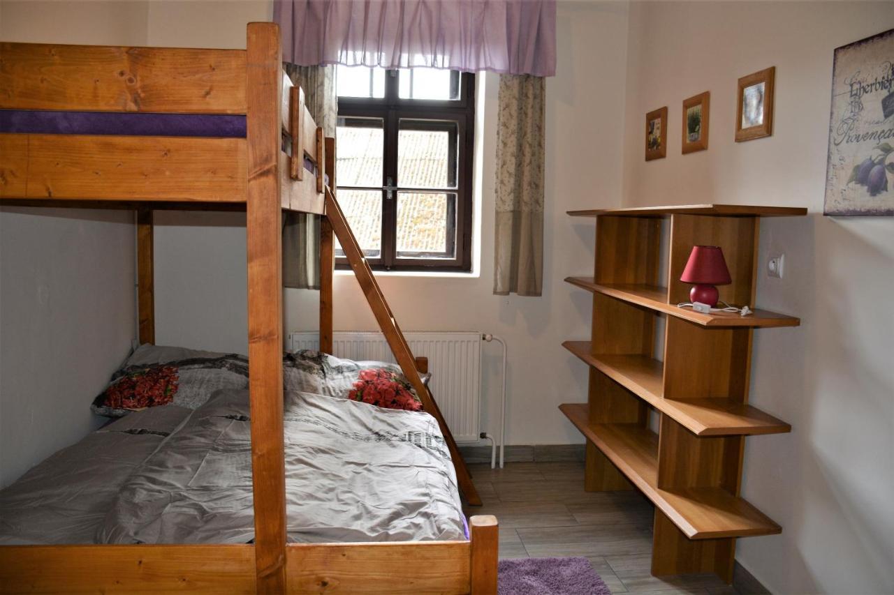 Appartement Na koňské farmě à Malecov Extérieur photo